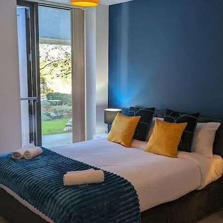 Premium Offers L Last-Minute Deal L Remigro Short Lets L 1 Bed Flat L Royal Docks L London City Airport & Excel L 2 Bed Apartment St Albans L Family Friendly L Near Bus Stop L City Centre L Book Today With Remigro
